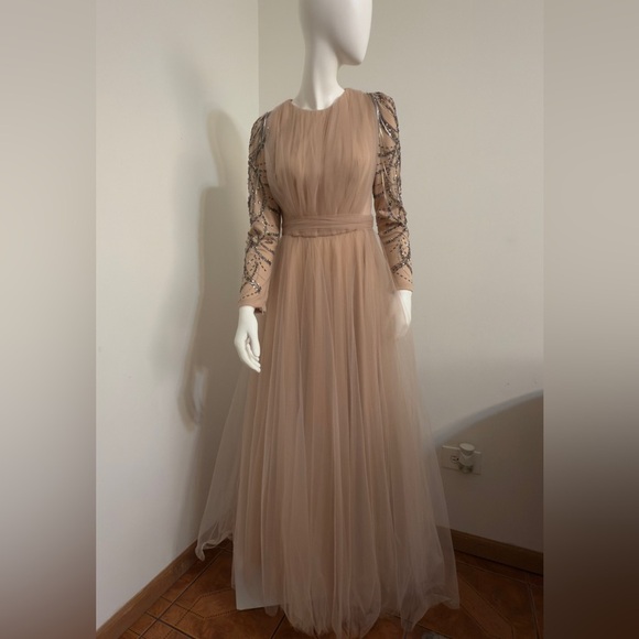 HENNIN Dresses & Skirts - HENNIN Evening Gown Women’s Dress Size 38 Nude Tulle with Embroidery and Beading